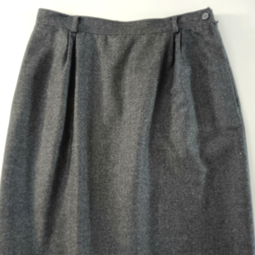 Vintage Valentino Studio gray wool pencil skirt. Size 48. US 12.